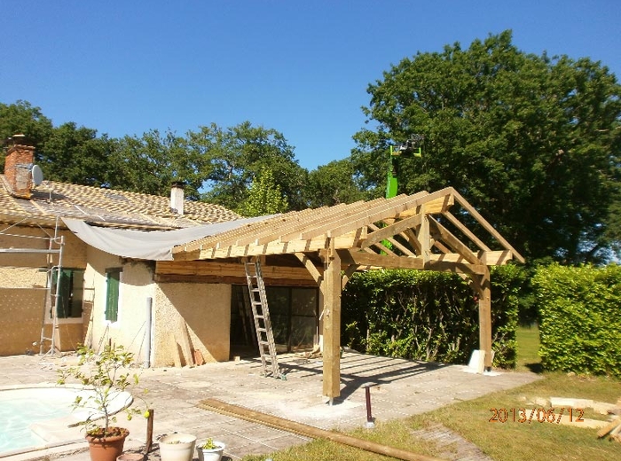 Rénovation et extension d'une ferme landaise avec fenêtres de toit