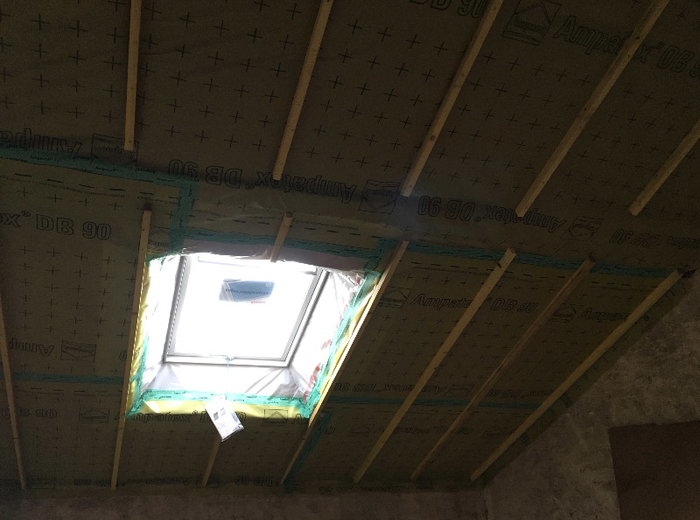 Rénovation de l'isolation de toiture en fibre de bois avec Velux solaires