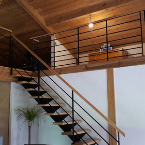 Escalier intérieur en bois