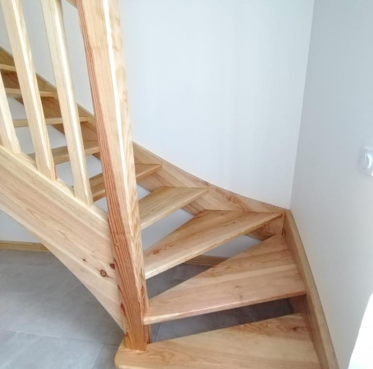 escalier,escalier bois,escalier pin des landes,Escalier vallery,vallery escalier,charpentes vallery escalier
