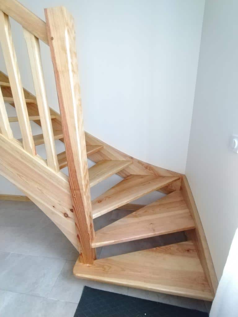 escalier,escalier bois,escalier pin des landes,Escalier vallery,vallery escalier,charpentes vallery escalier